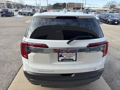 2023 GMC Acadia AT4