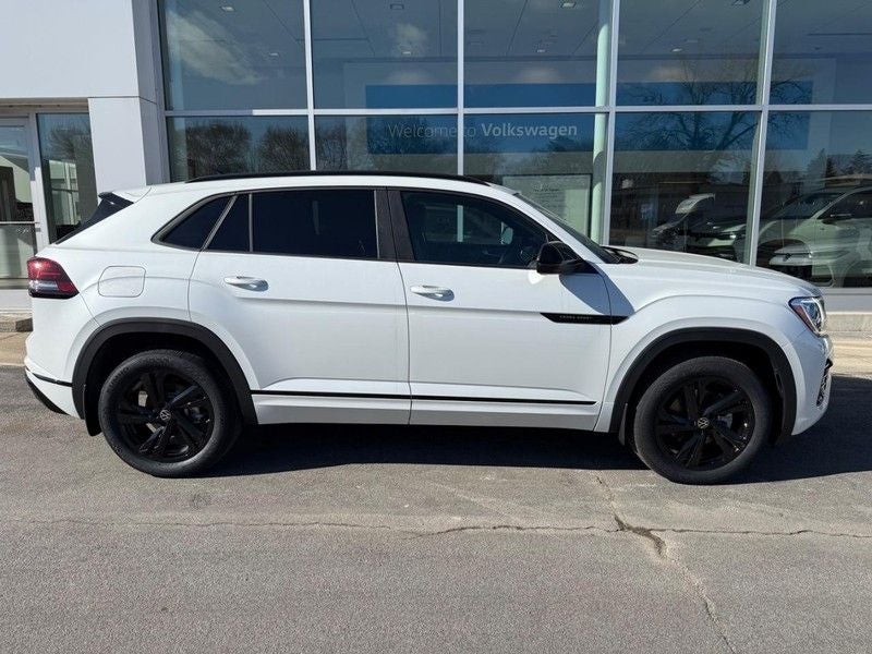 2026 Volkswagen Atlas Cross Sport 2.0T SEL R-Line Black