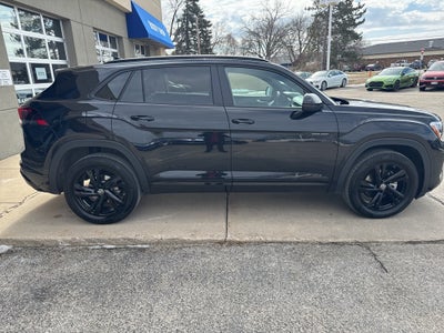 2025 Volkswagen Atlas Cross Sport 2.0T SEL R-Line Black