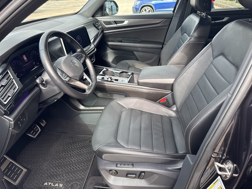 2025 Volkswagen Atlas Cross Sport 2.0T SEL R-Line Black
