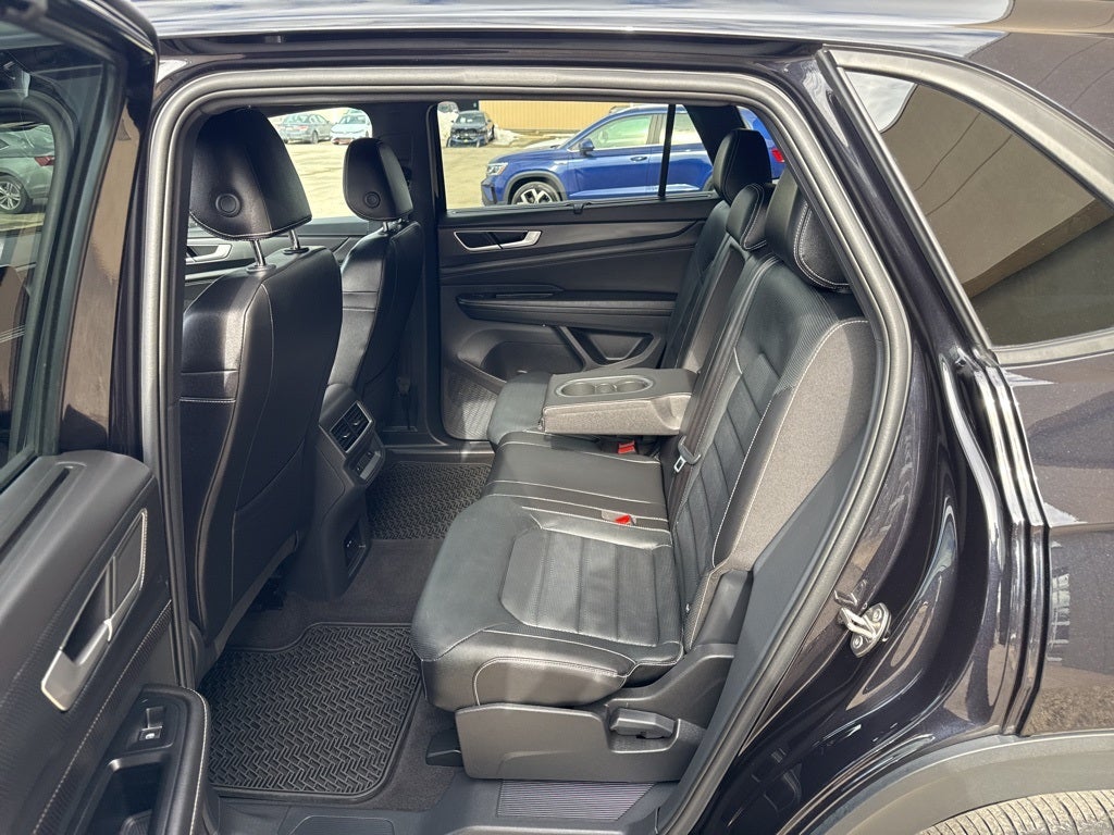 2025 Volkswagen Atlas Cross Sport 2.0T SEL R-Line Black