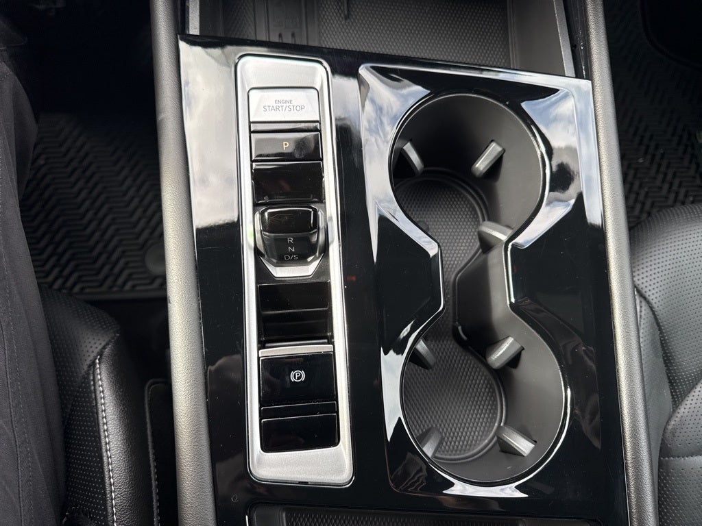 2025 Volkswagen Atlas Cross Sport 2.0T SEL R-Line Black