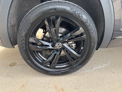2025 Volkswagen Atlas Cross Sport 2.0T SEL R-Line Black