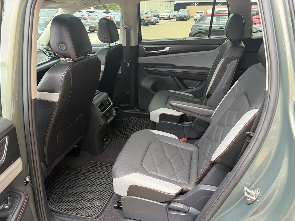 2024 Volkswagen Atlas 2.0T Peak Edition SE w/Technology