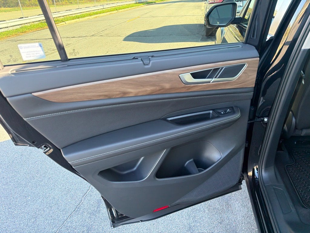 2026 Volkswagen Atlas SE w/Technology