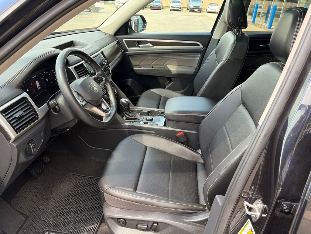 2023 Volkswagen Atlas 2.0T SE w/Technology