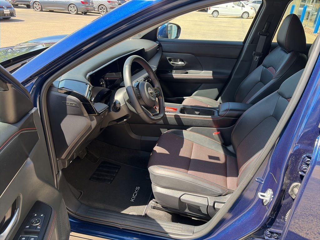 2025 Nissan Kicks SR