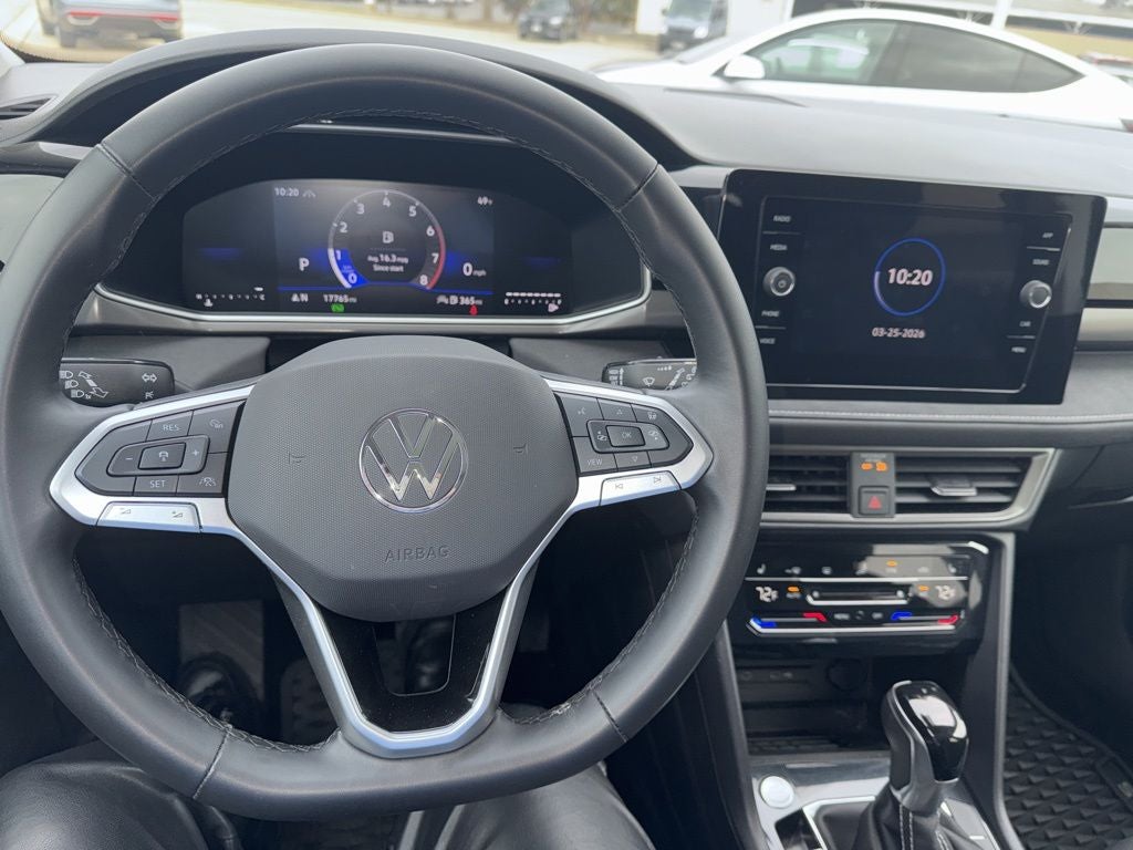 2025 Volkswagen Taos 1.5T SE Black