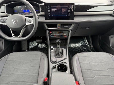 2026 Volkswagen Taos 1.5T SE Black