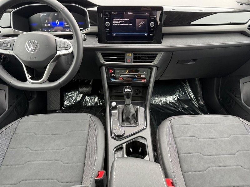2026 Volkswagen Taos 1.5T SE Black