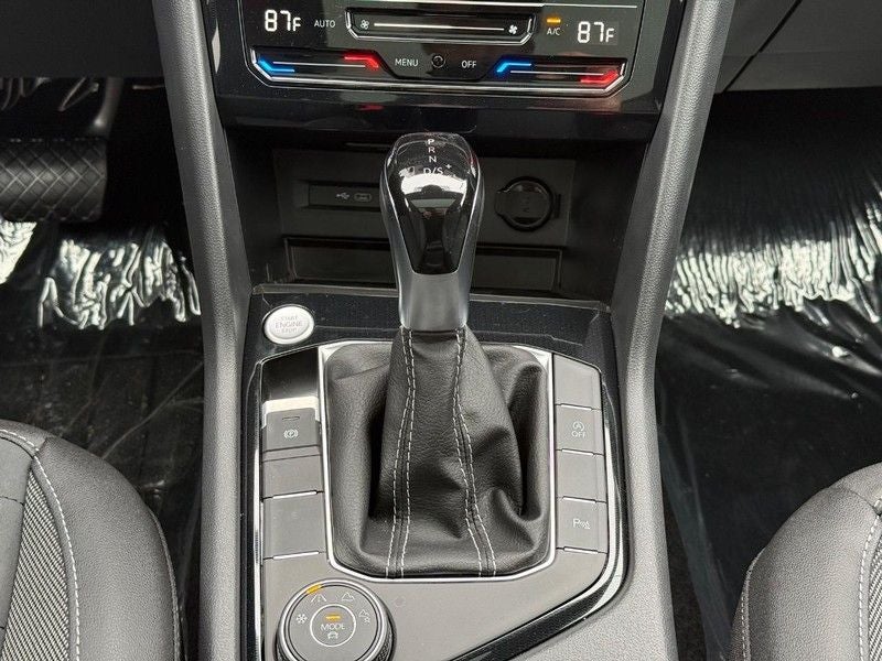 2026 Volkswagen Taos 1.5T SE Black