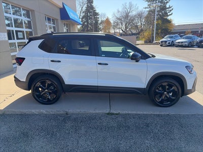 2025 Volkswagen Taos 1.5T SE Black