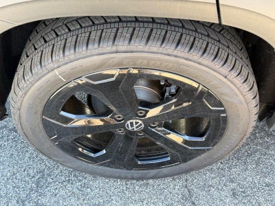 2026 Volkswagen Taos 1.5T SE Black