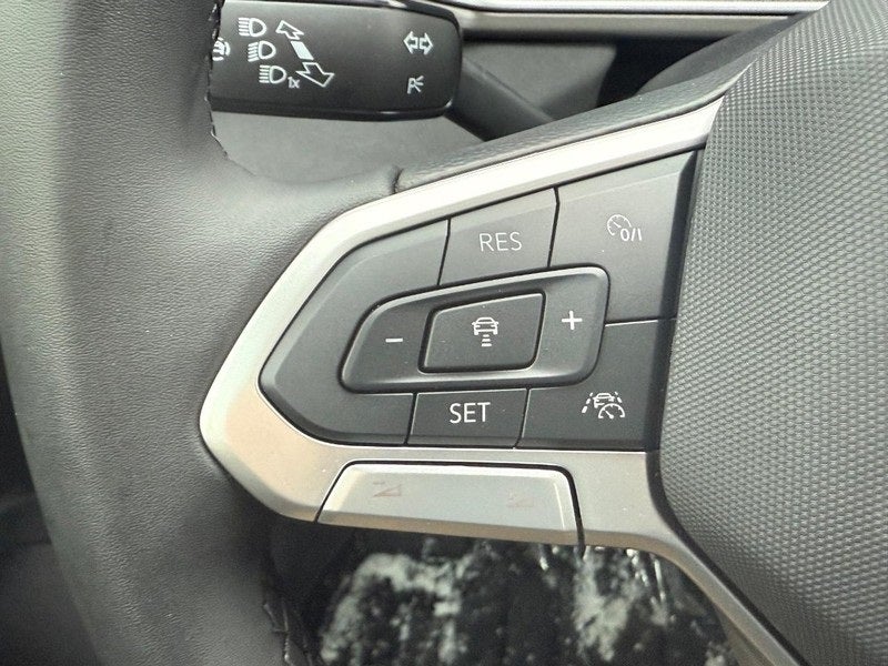 2026 Volkswagen Taos 1.5T SE Black