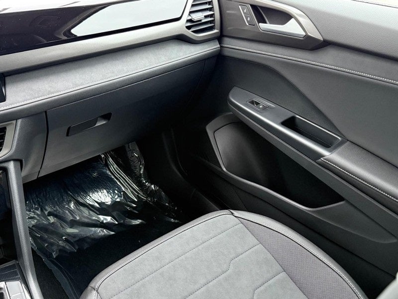 2026 Volkswagen Taos 1.5T SE Black