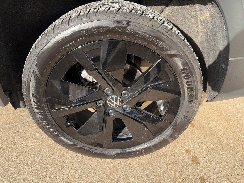 2025 Volkswagen Taos 1.5T SE Black