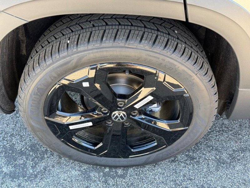 2026 Volkswagen Taos 1.5T SEL