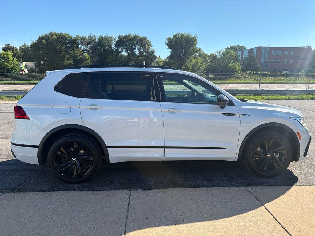 2024 Volkswagen Tiguan SE R-Line Black