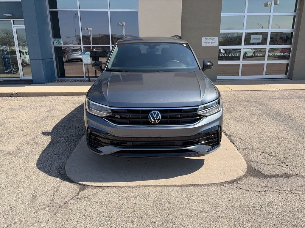 2024 Volkswagen Tiguan 2.0T SE R-Line Black