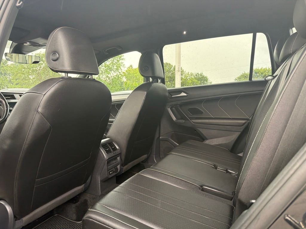 2022 Volkswagen Tiguan SE R-Line Black