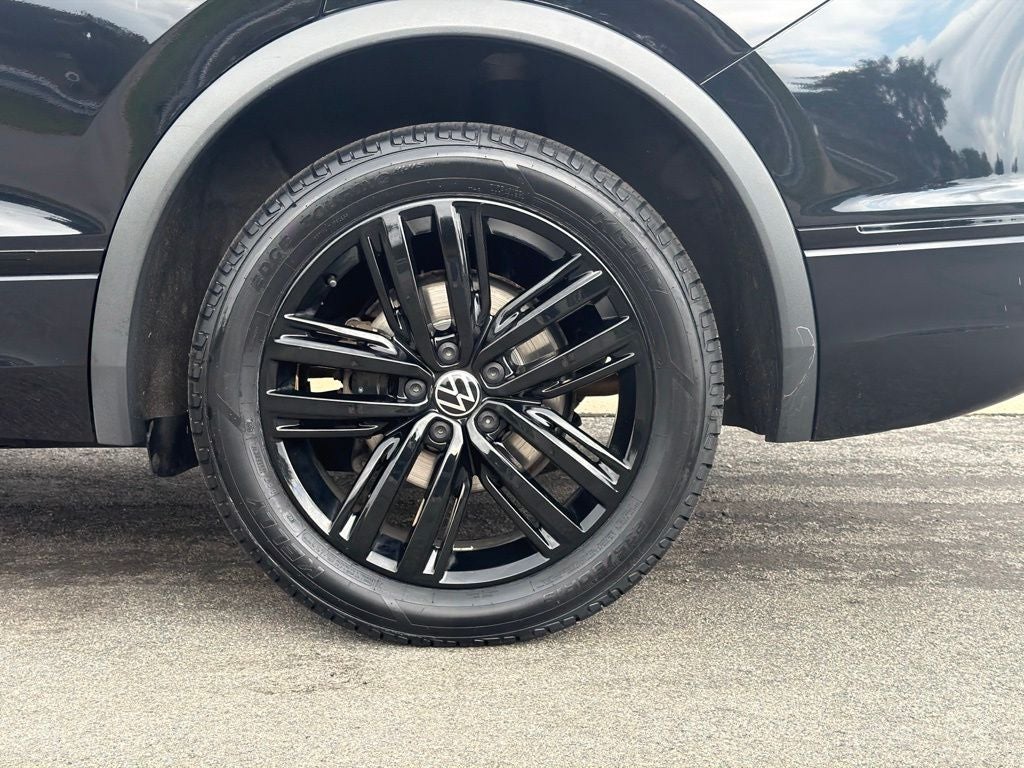 2022 Volkswagen Tiguan SE R-Line Black