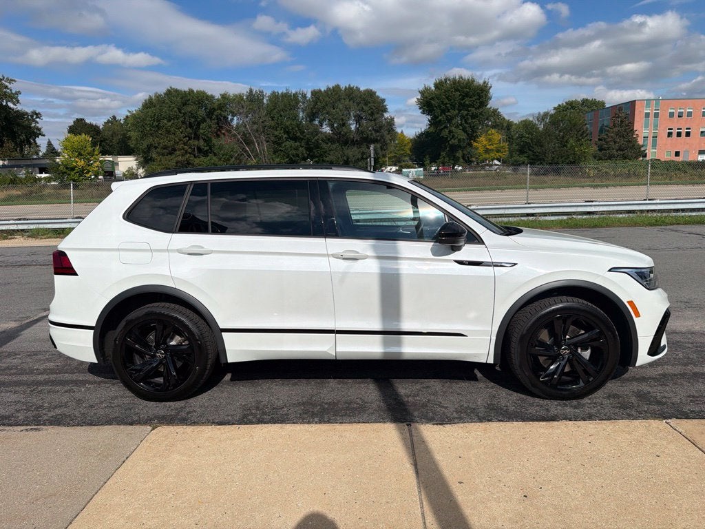 2023 Volkswagen Tiguan SE R-Line Black
