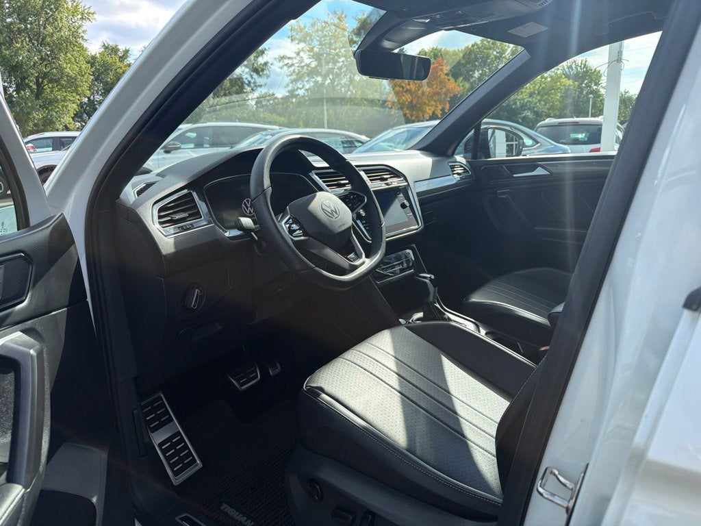 2023 Volkswagen Tiguan SE R-Line Black
