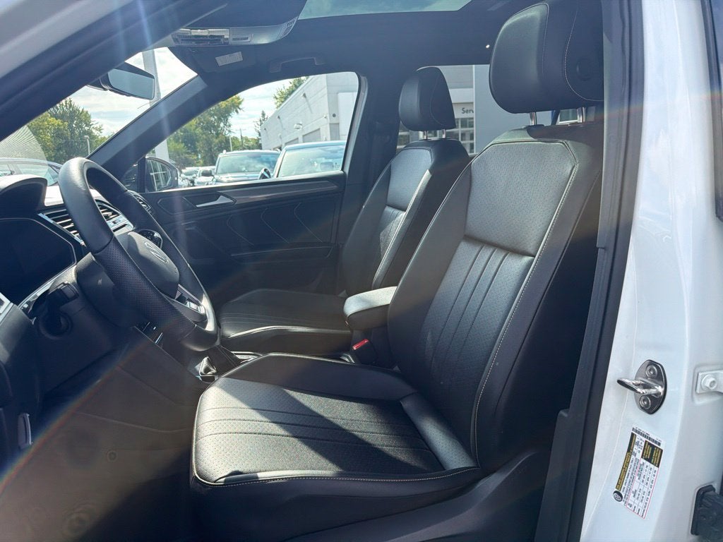 2023 Volkswagen Tiguan SE R-Line Black