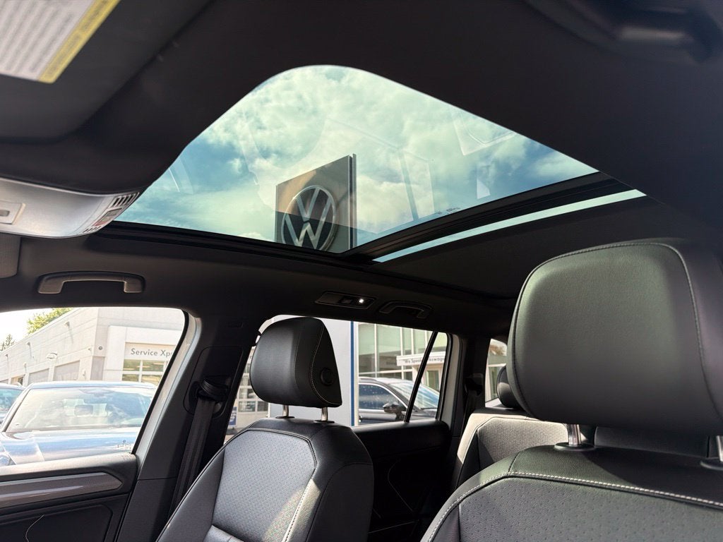 2023 Volkswagen Tiguan SE R-Line Black