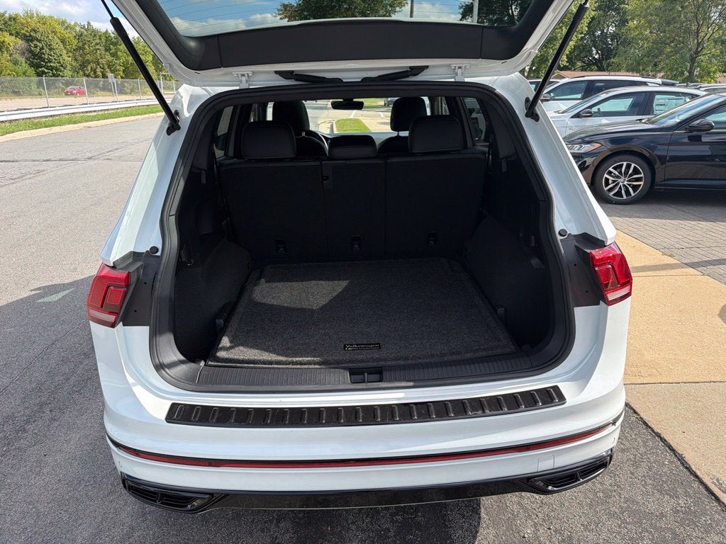 2023 Volkswagen Tiguan SE R-Line Black