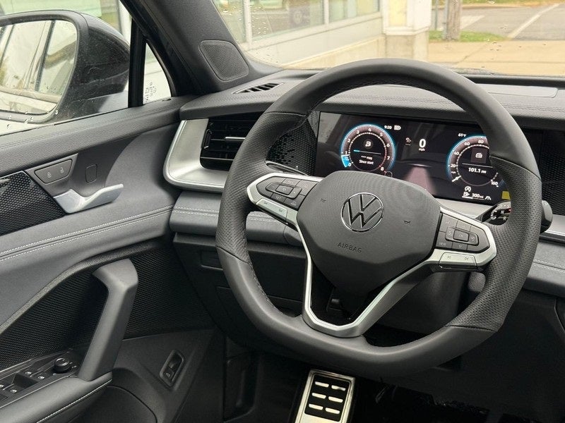 2025 Volkswagen Tiguan 2.0T SE R-Line Black