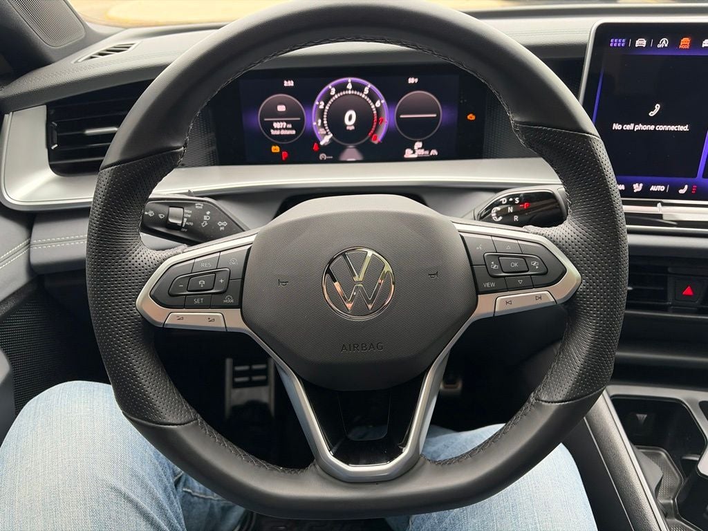 2025 Volkswagen Tiguan SE R-Line Black