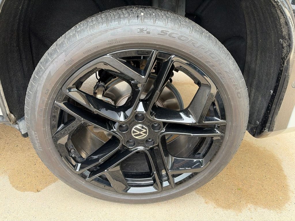 2025 Volkswagen Tiguan SE R-Line Black