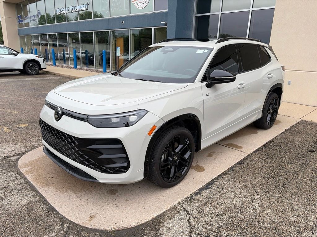 2025 Volkswagen Tiguan SE R-Line Black