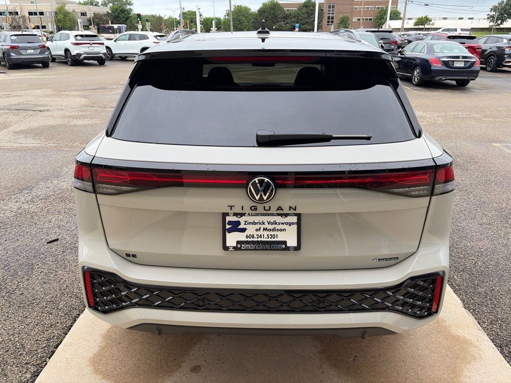 2025 Volkswagen Tiguan SE R-Line Black
