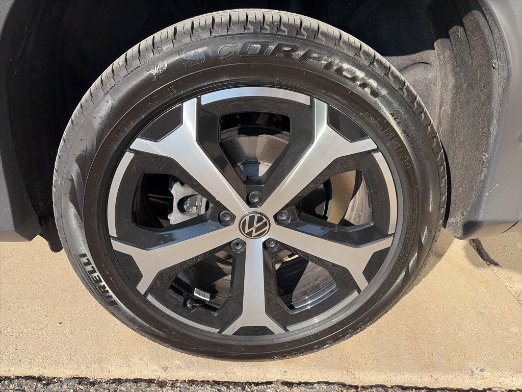 2025 Volkswagen Tiguan 2.0T SE