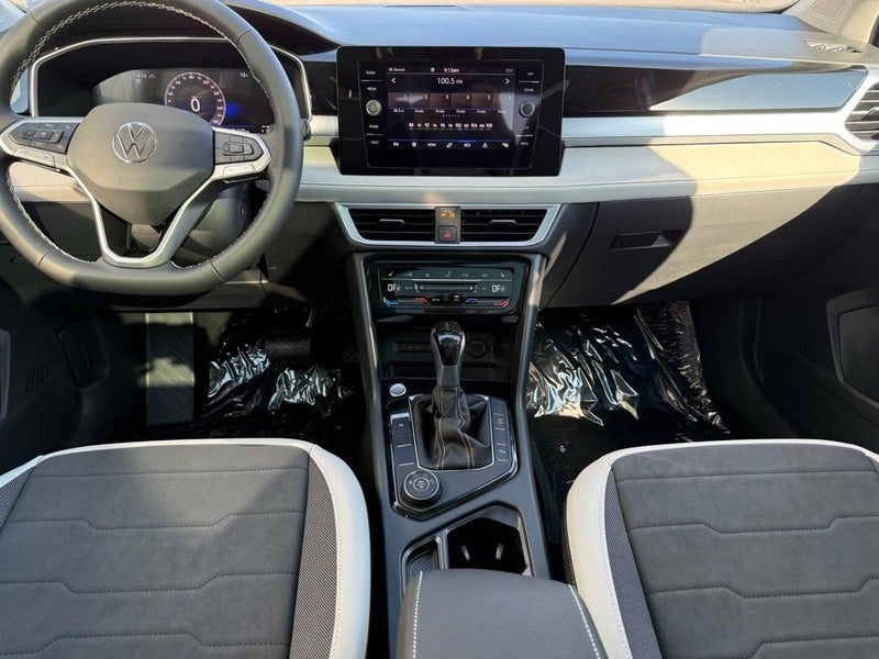 2025 Volkswagen Taos 1.5T SE